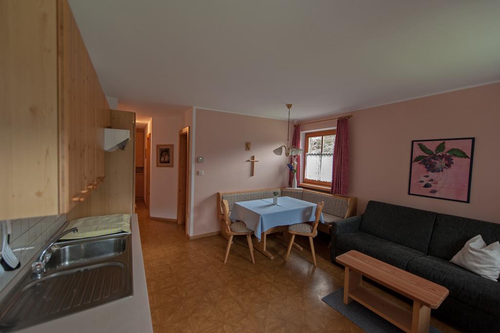 Haus Waldruhe Appartement Innichen Kamer foto