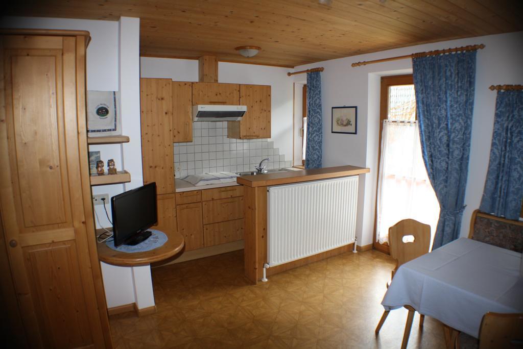 Haus Waldruhe Appartement Innichen Kamer foto