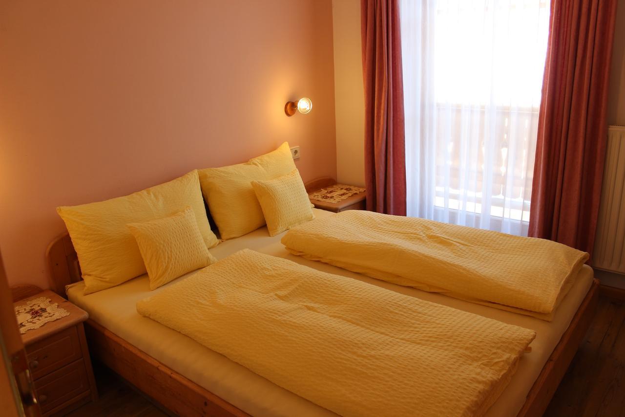 Haus Waldruhe Appartement Innichen Buitenkant foto